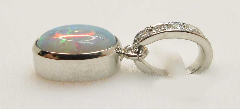 プラチナ製ダイヤ入りオパールペンダントトップ_横1