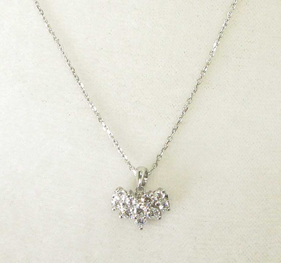 切断後、プラチナペンダント完成画像。